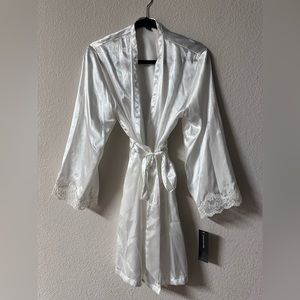 Luxurious lace bridal robe